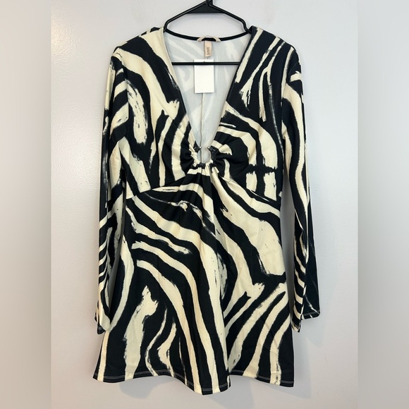 NWT H&M Retro Black/White Zebra A-line Mini Dress Size Medium - Picture 2 of 11